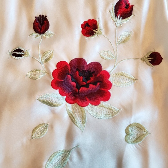 MARILYN MONROE Embroidered Rose Satin Chemise - Picture 3 of 3